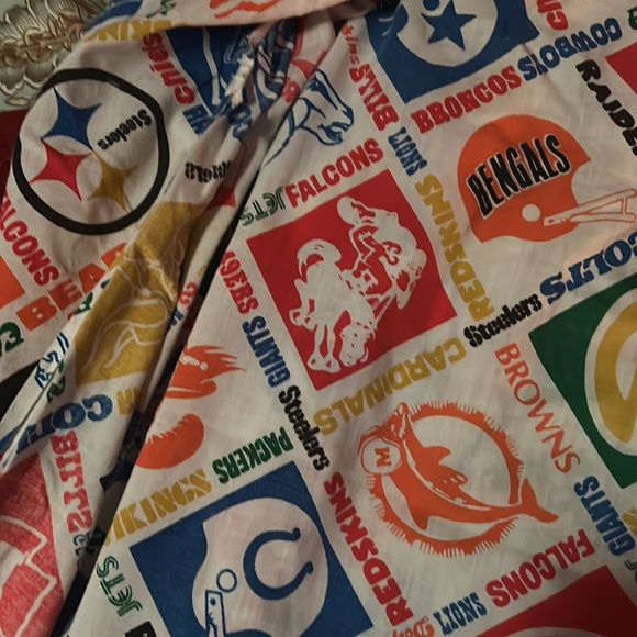 Vintage NFL Teams Twin Sheet - Picture 2 of 5